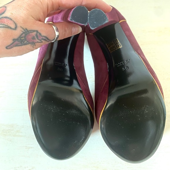 GUCCI BRAND NEW WITH BOX raspberry suede heels with gold piping size 38 - Picture 6 of 13